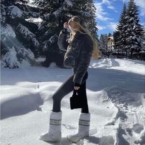 Moon boot snow boot icon white<3